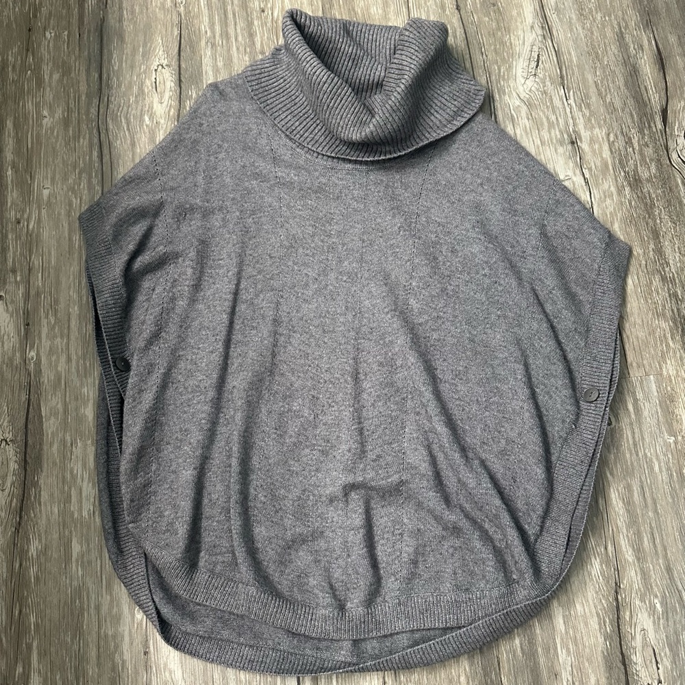 Sisters Gray Poncho Turtleneck Sweater size Large